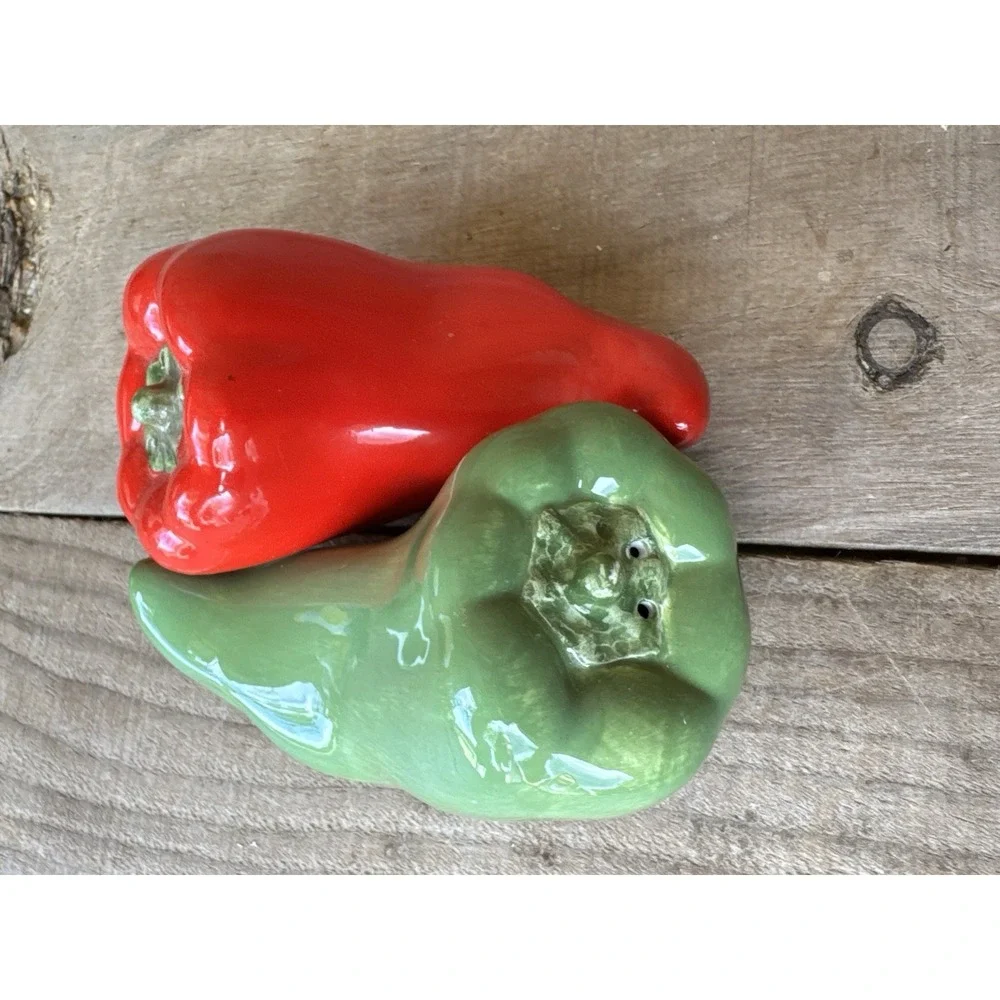 Vintage‎ Houston Harvest Red Green Pepper Salt & Pepper Shakers Ceramic